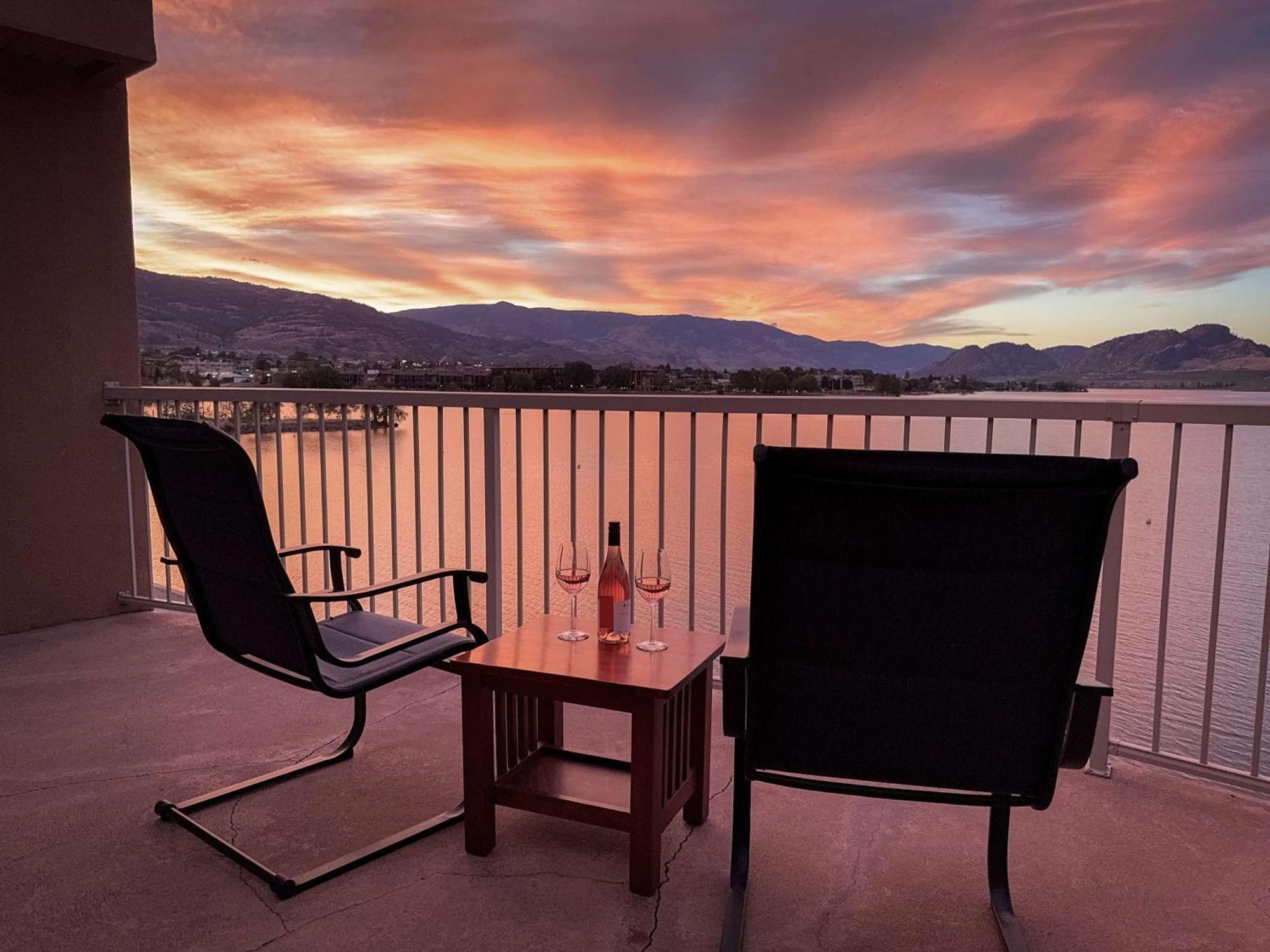Coast Osoyoos Beach Hotel Extérieur photo