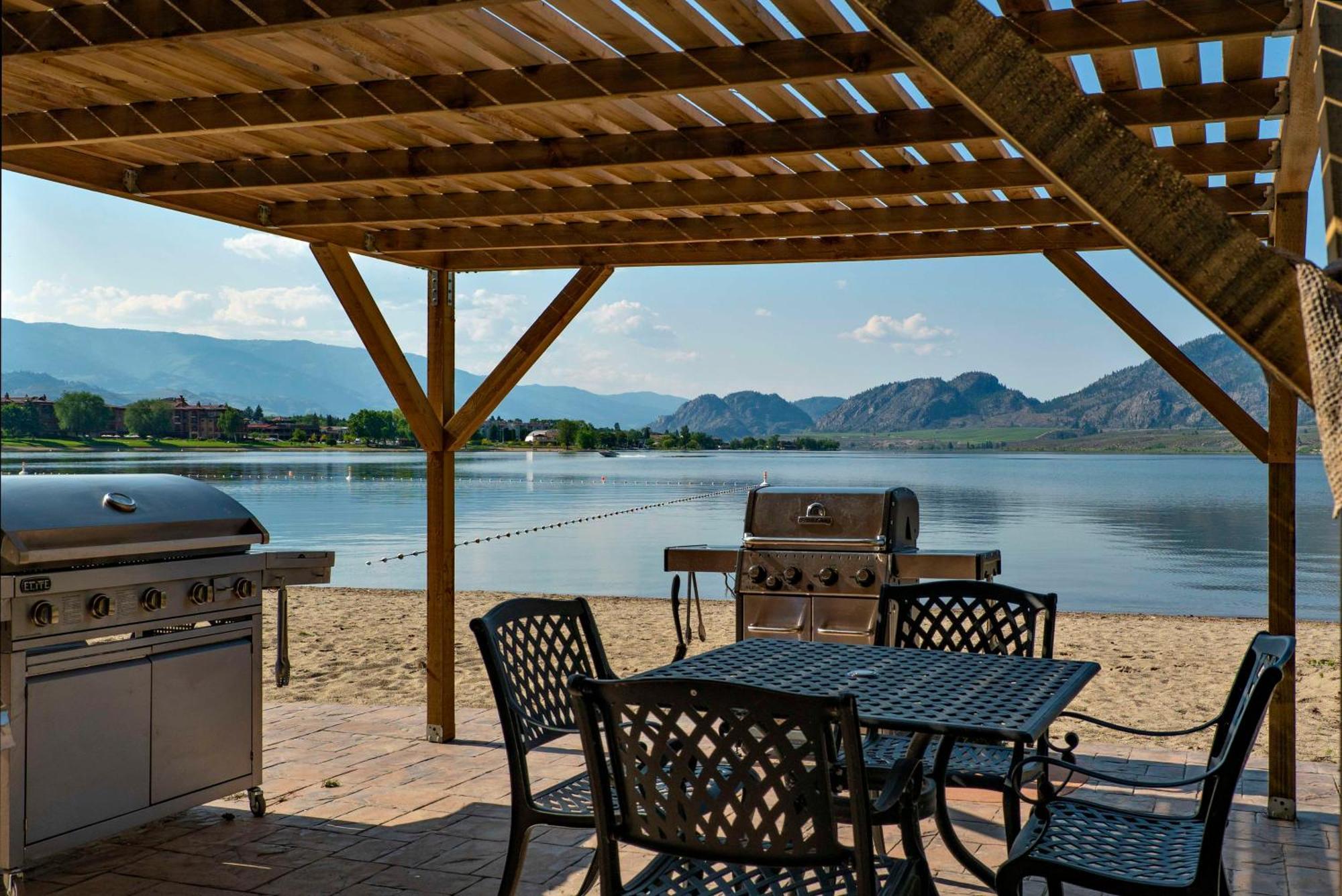 Coast Osoyoos Beach Hotel Extérieur photo